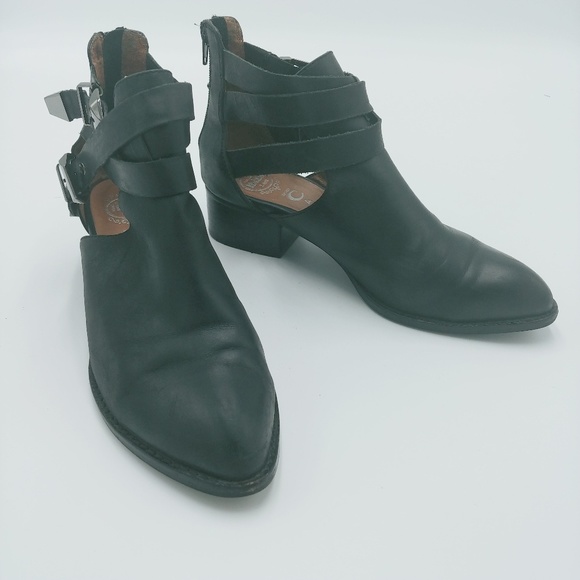 Jeffrey Campbell Shoes - JEFFREY CAMPBELL | black strap everwell ankle boot